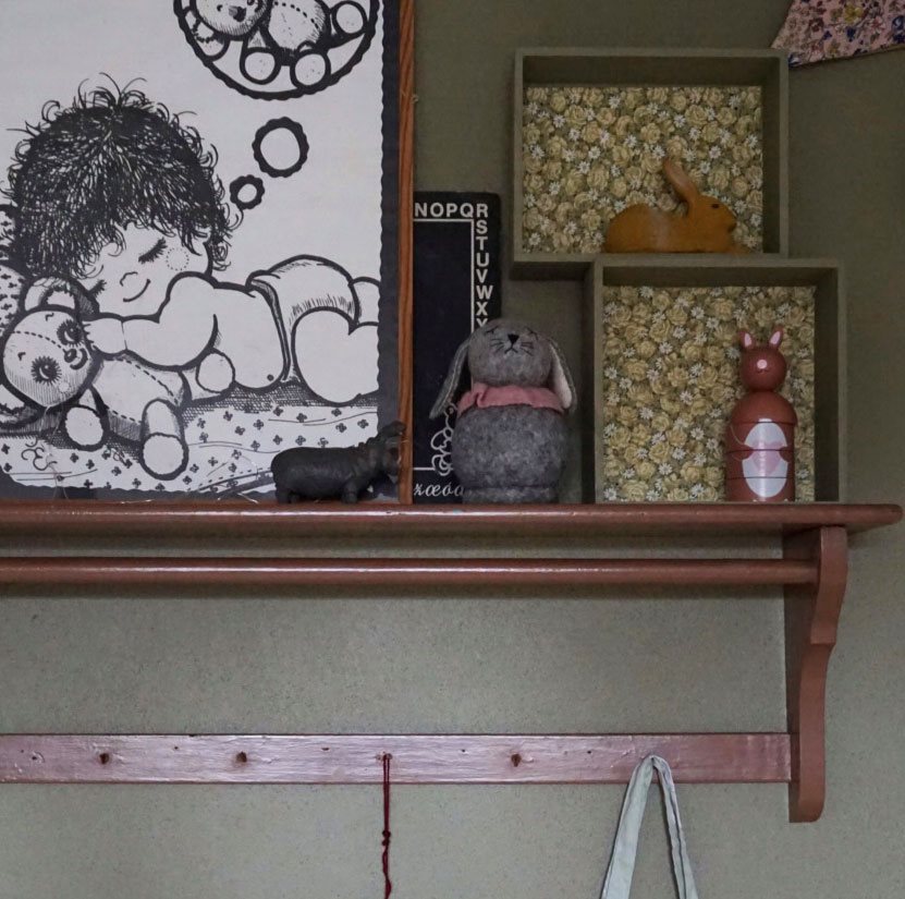 Rabbit Filz Rosa in Regal
